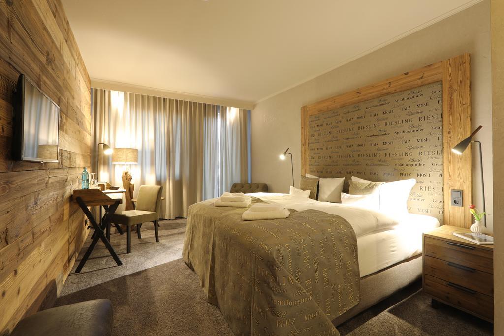 Naegler'S Fine Lounge Hotel Oestrich-Winkel Bagian luar foto