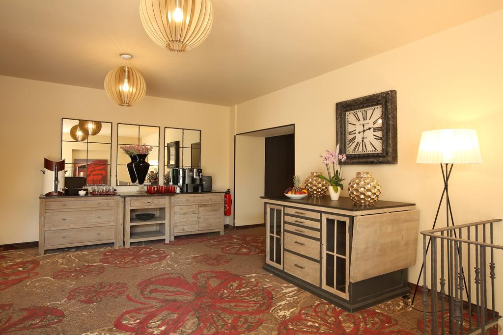Naegler'S Fine Lounge Hotel Oestrich-Winkel Bagian luar foto
